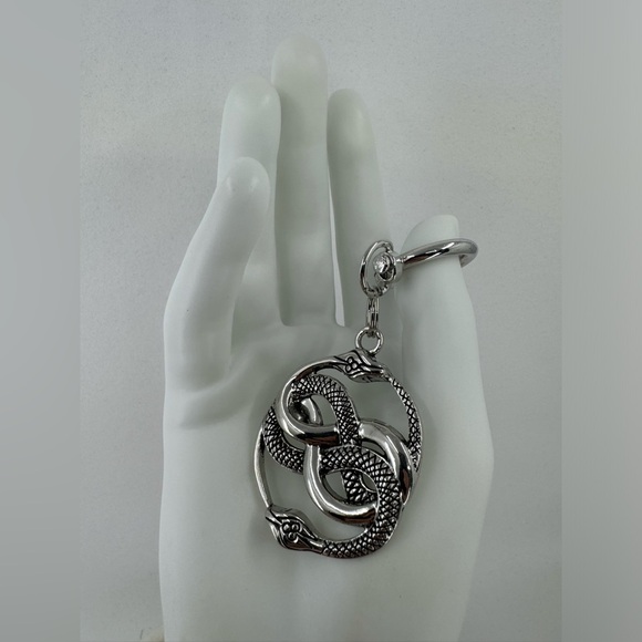 2/$15 Neverending Story Auryn Medallion Keychain - Picture 4 of 7